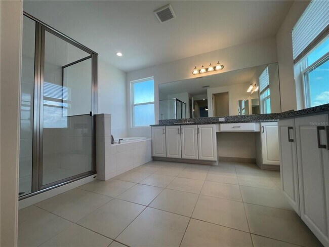 Building Photo - 3072 Hollow Hickory Pl