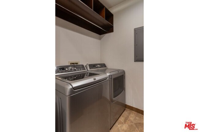 Building Photo - 15451 Varden St