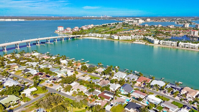 Building Photo - 3003 W Vina Del Mar Blvd