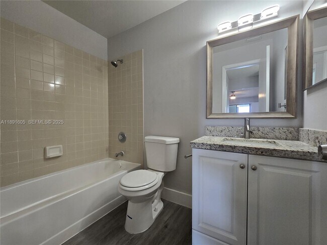 Building Photo - 1024 S Independence Dr