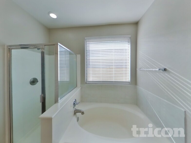 Building Photo - 6624 S 45th Glen