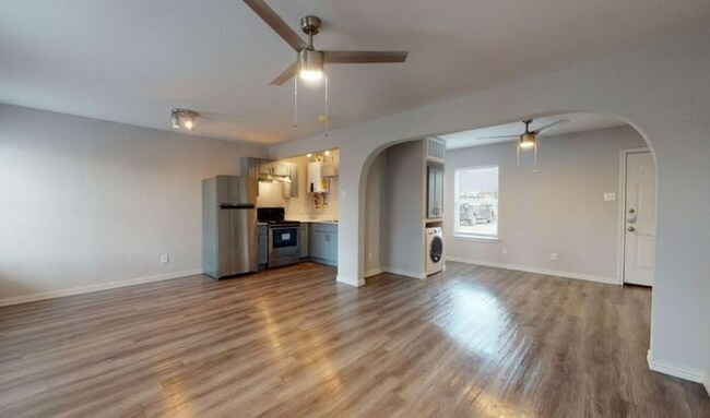 Primary Photo - 4700 Worth St