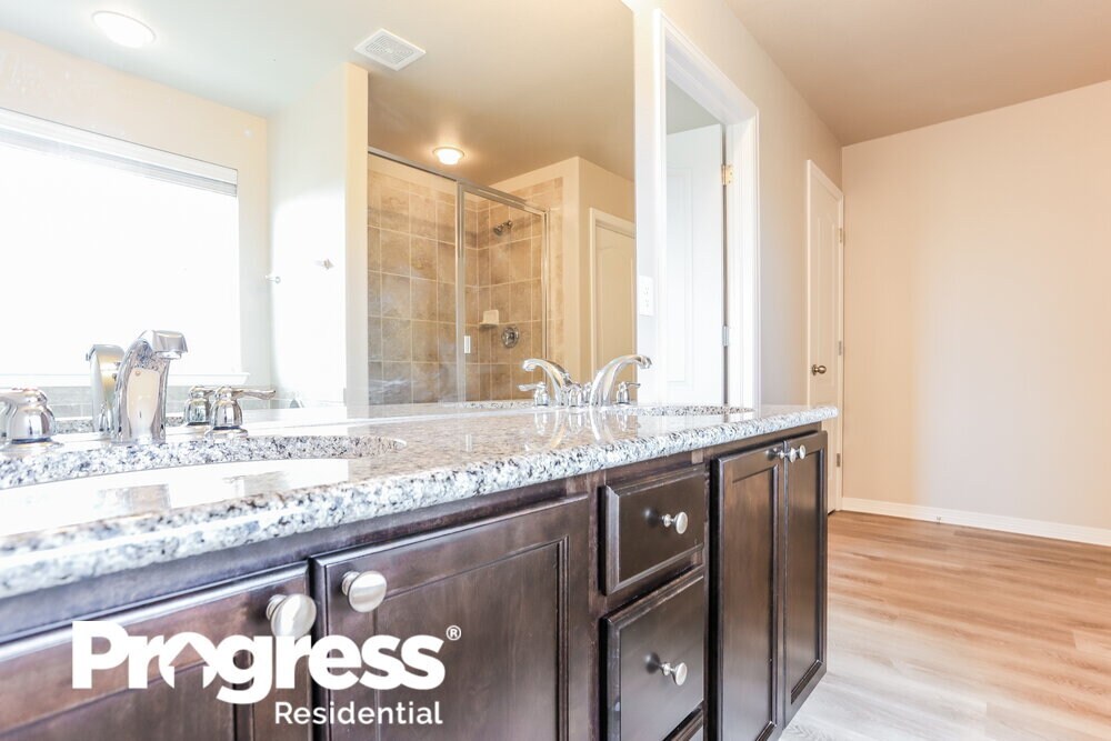 Building Photo - 15489 Coopers Hawk Way