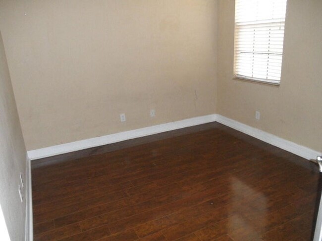 Building Photo - 888 Pipers Cay Dr