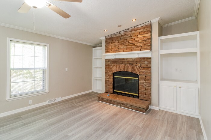 Building Photo - 8100 Tam O'Shanter Dr