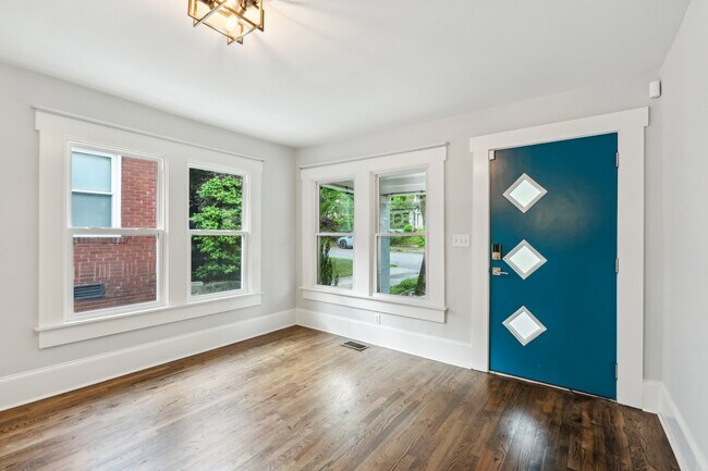 Building Photo - 308 McPherson Pl SE