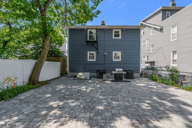 Building Photo - 9 Westervelt Pl