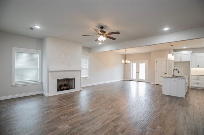 Building Photo - 337 Ryder St