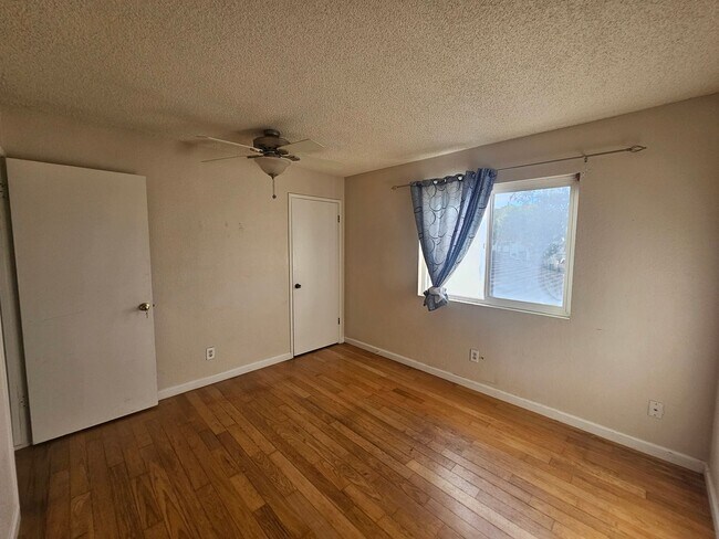 Building Photo - 1932 11th St