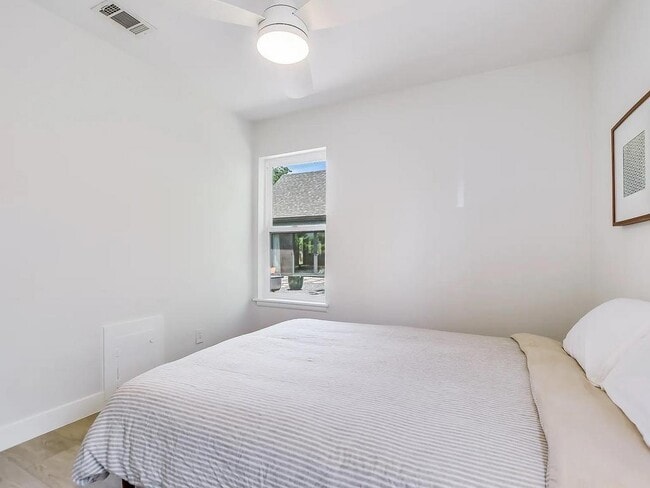 Building Photo - 1808 Forest Hill Dr