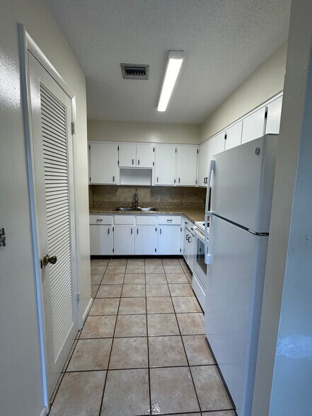 Building Photo - 506 Quincy Ave