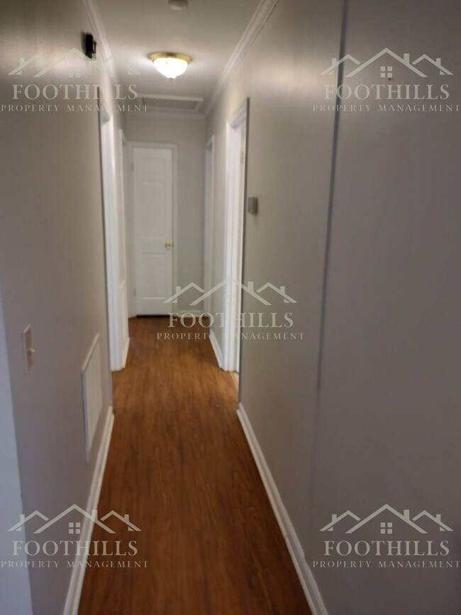 Building Photo - 3-bedroom, 2-bath home located in Pendleton