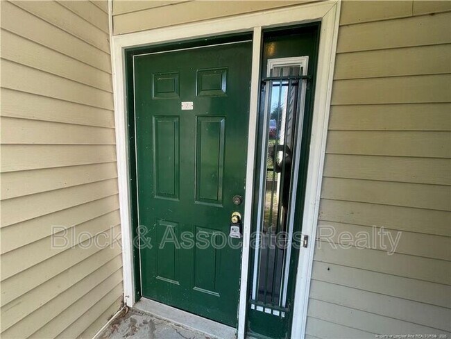 Building Photo - 3392 Galleria Dr