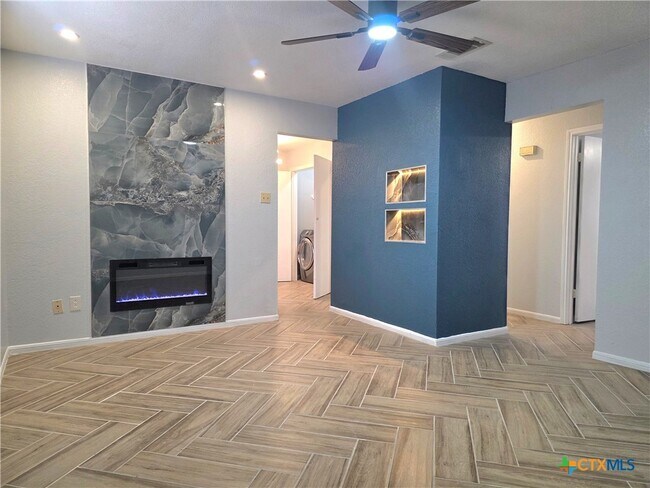 Building Photo - 303 Erby Ave