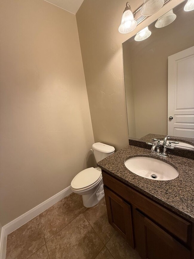Building Photo - Townhome in Casitas at Hidden Valley with ...