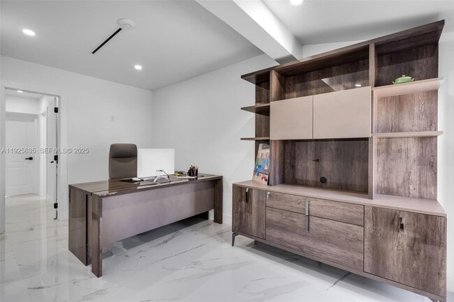 Building Photo - 864 W 69th Pl