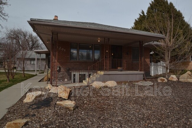 Primary Photo - 1201 E Emerson Ave