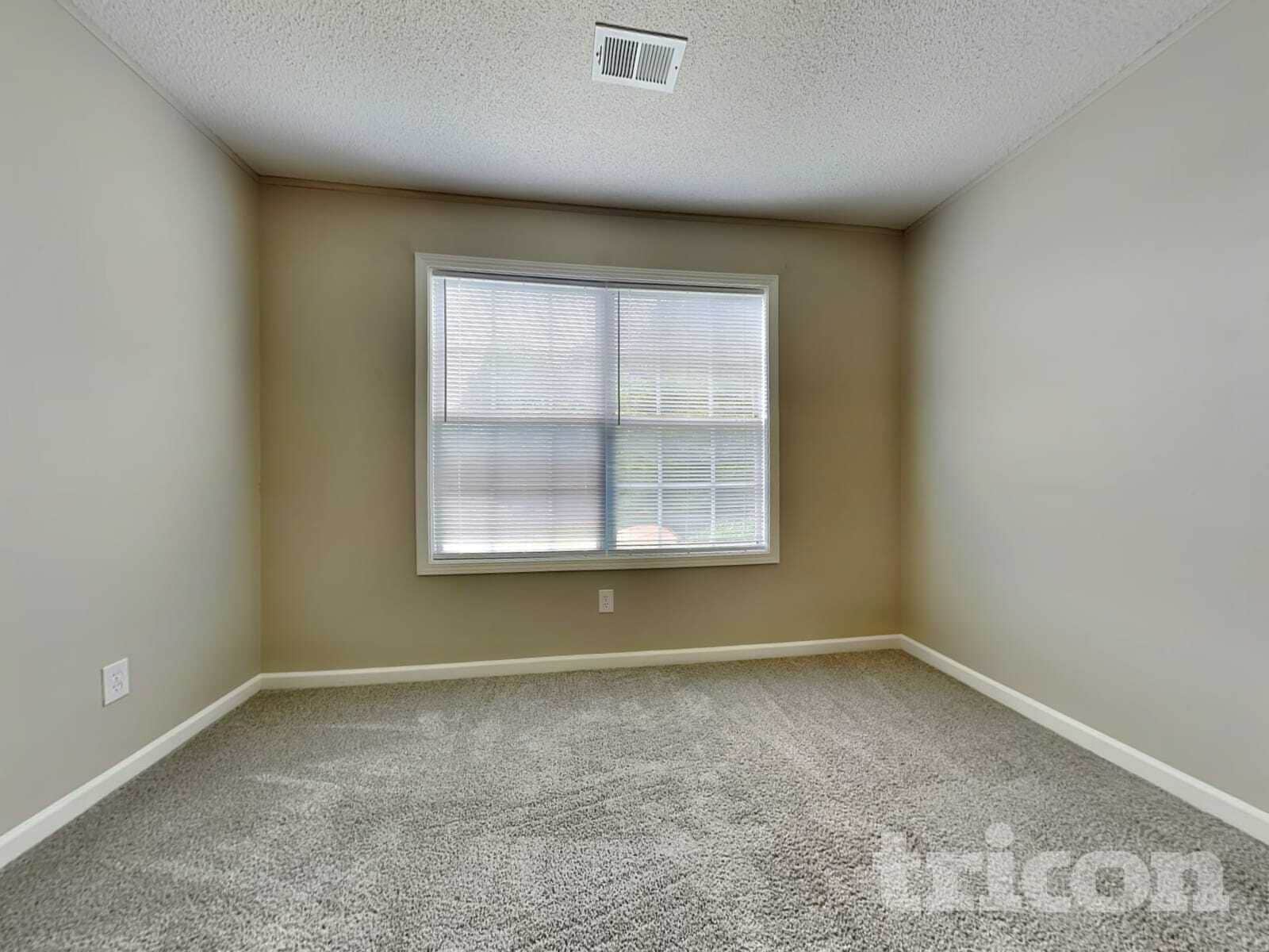 Building Photo - 208 Autumn Woods Dr