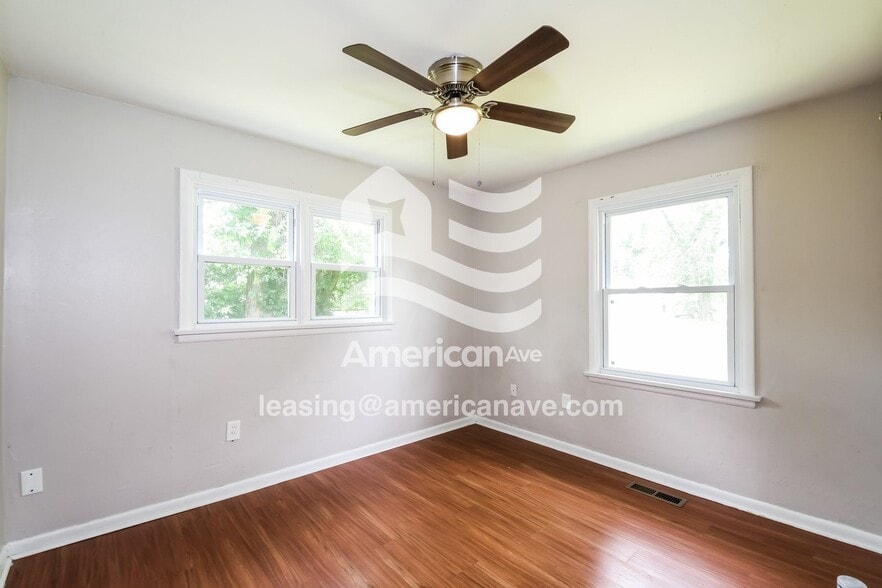 Building Photo - 1044 Farmview Dr