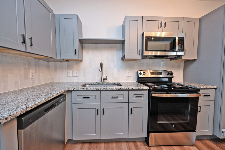 Building Photo - 2226 Kemper Ln