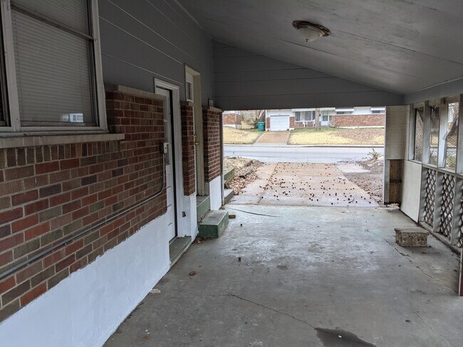 Building Photo - 2346 Berwyn Dr