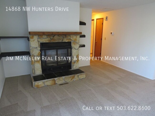 Building Photo - Low Maintenance 2 Bedroom Duplex