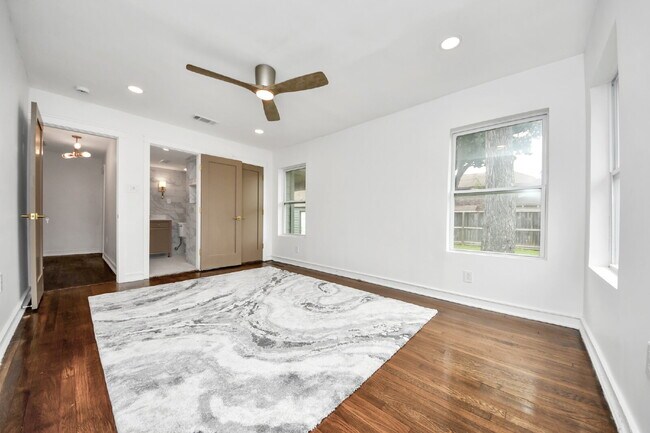 Building Photo - Luxury Living Meets Modern Elegance in the Heart of Houston