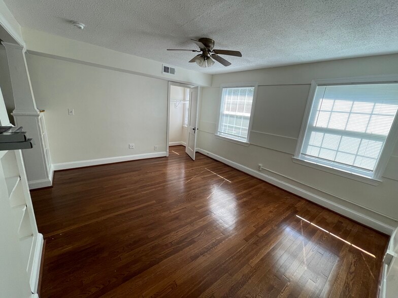 Family Room - 4630 New Hampshire Ave NW