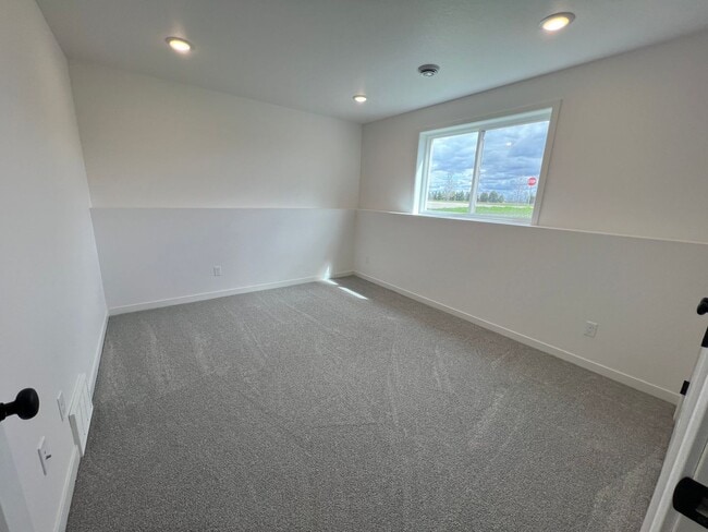 Building Photo - 3063 39th Ave S