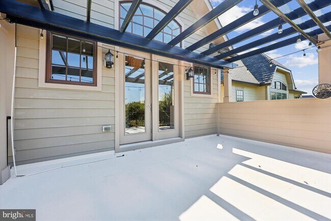 Building Photo - 448 Salk Cir