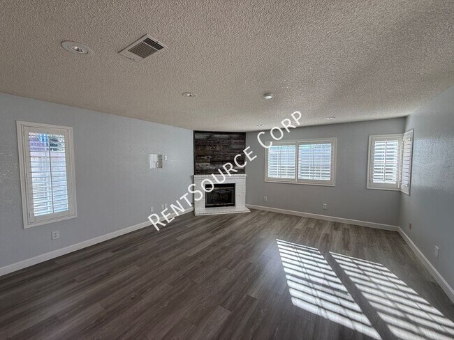 Building Photo - 1940 Simsburry St