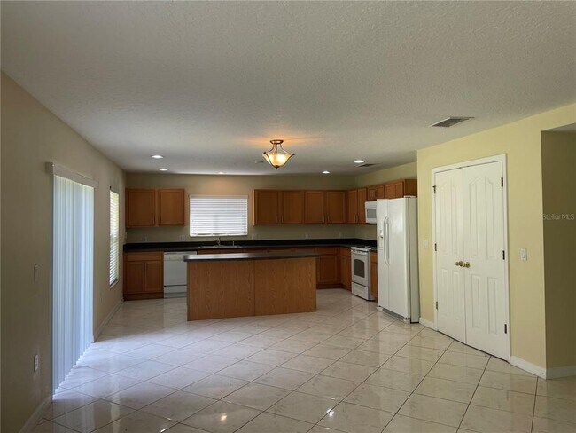 Building Photo - 12850 Oulton Cir