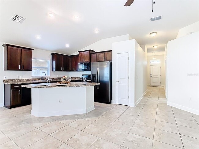 Building Photo - 465 Buchannan Dr