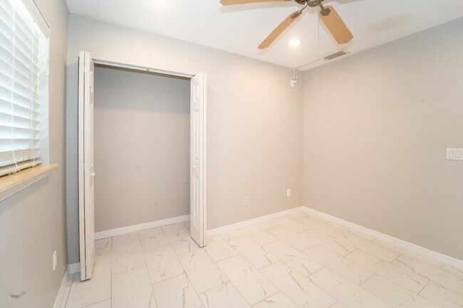 Building Photo - 5455 Pelican Way