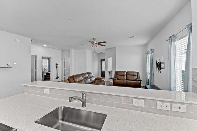 Building Photo - 216 Blue Hibiscus Dr