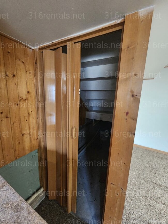 Building Photo - $1,549- 4 bedroom/ 2 bathroom Single Family Home