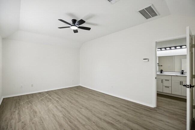 Building Photo - 1705 Stuart St