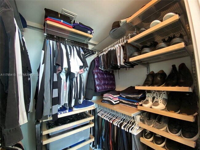 Building Photo - 888 Biscayne Blvd