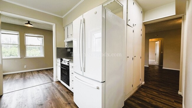 Building Photo - Lovely 3BD|1BA Home in Oregon City w/Basem...