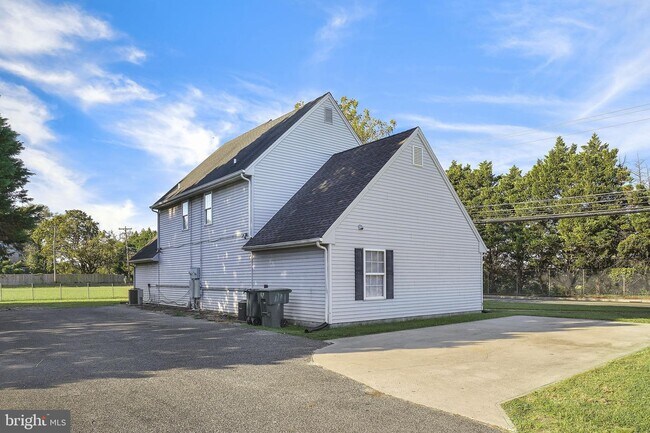Building Photo - 1201 S Division St