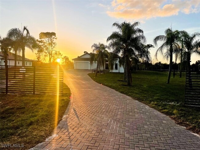 Building Photo - 687 23rd St SW