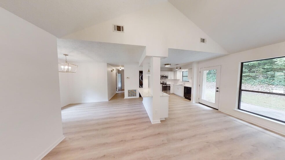 Building Photo - N Cedarbrook Bungalow