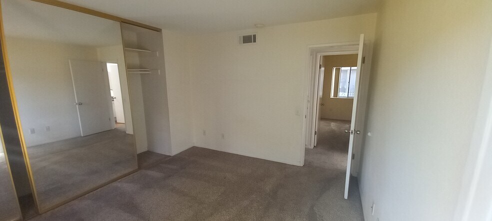 Building Photo - 17087 W Bernardo Dr