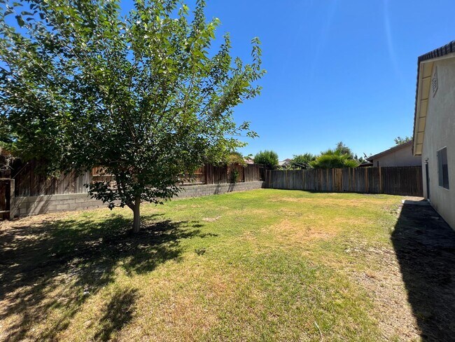 Building Photo - 2902 Tar Springs Ave