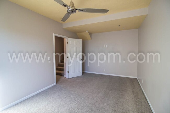 Building Photo - Spacious 3 Bedroom house at 168th and Maple