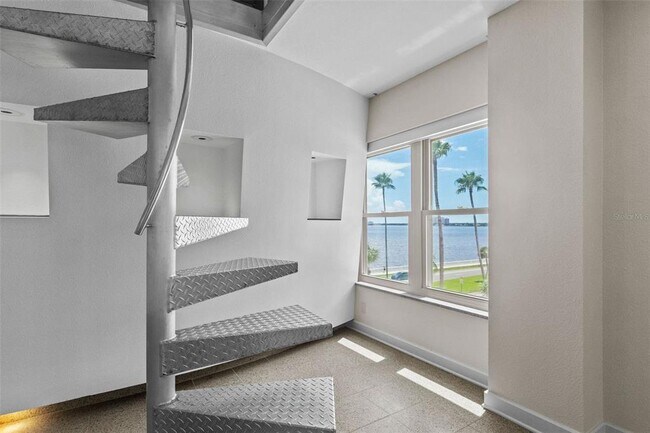 Building Photo - 2401 Bayshore Blvd