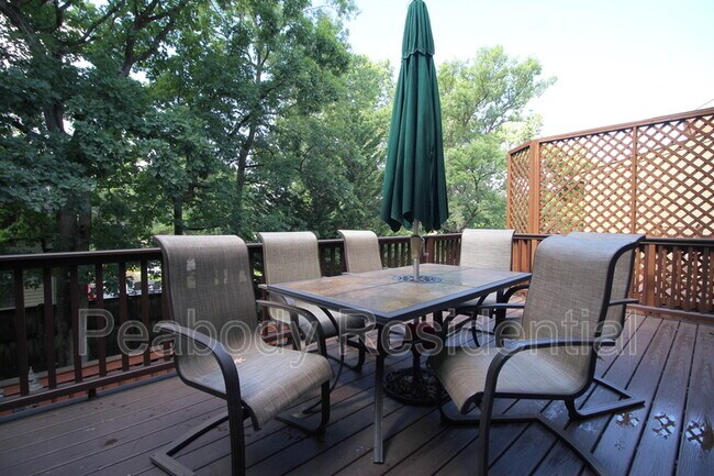 Building Photo - 8027 Merry Oaks Ct