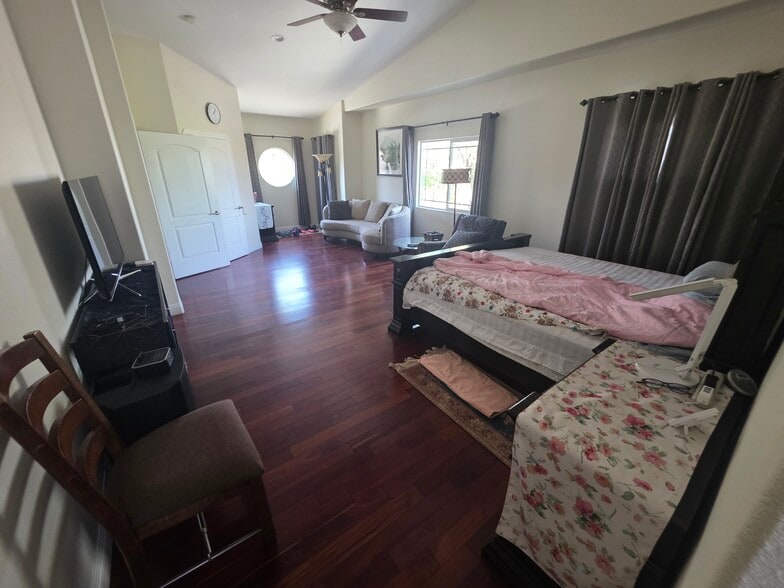 Primary Bedroom - 5102 La Palma Ave