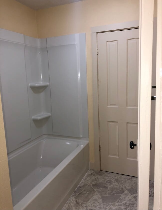 Building Photo - 1002 S 18th St