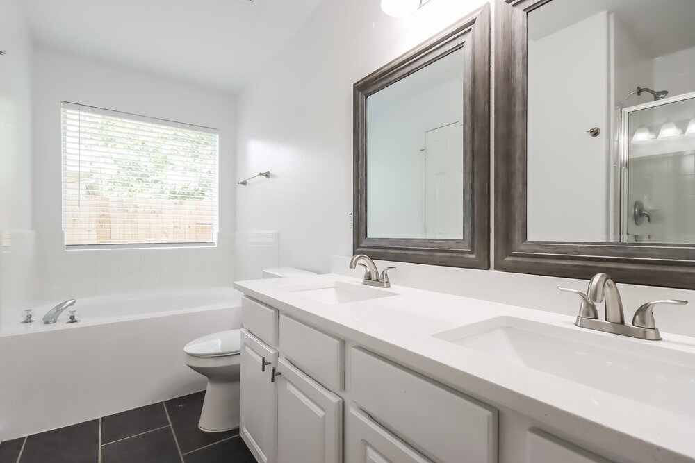 Building Photo - 1615 Trail Oaks Ct